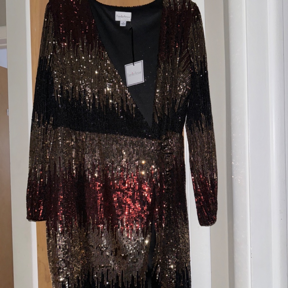 Black and gold wrap sequin dress - Picture 3 of 4